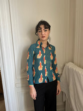 Load image into Gallery viewer, 1970s novelty print shirt
